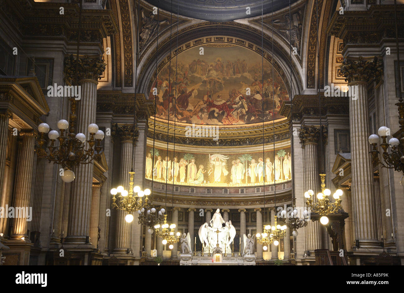 Intérieur de l'Eglise de La Madeleine, Paris, France Banque D'Images