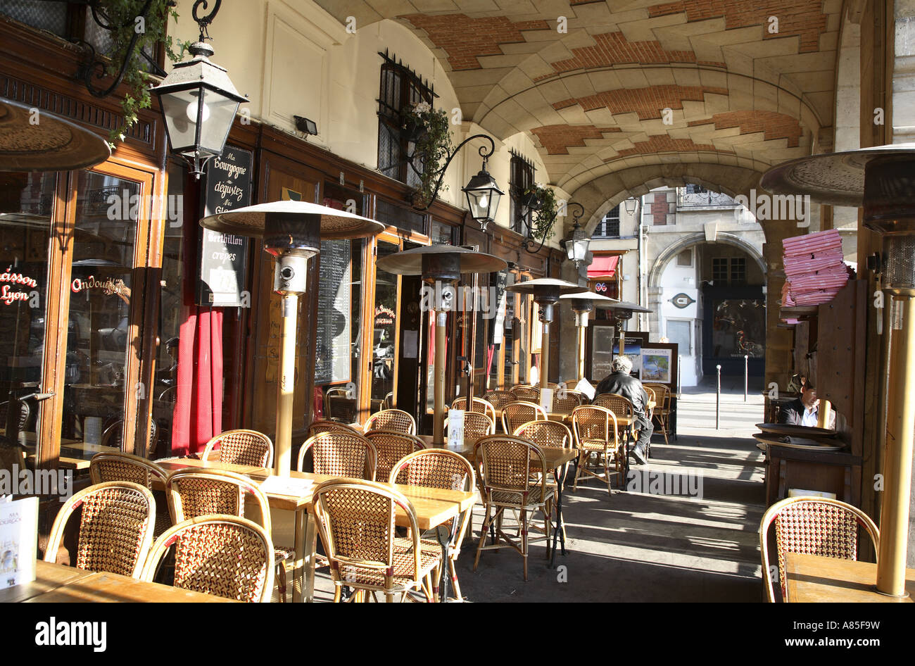 Cafe de la Place des Vosges, Paris, France Banque D'Images