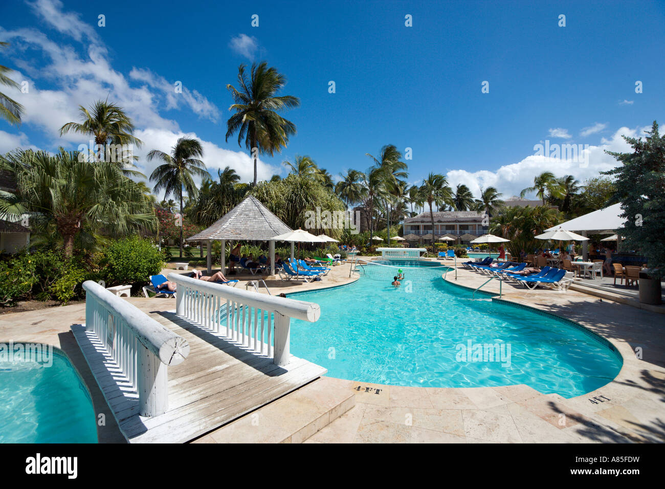 Piscine à l'Almond Beach Village, St Peter, West Coast, Barbados, Caribbean Banque D'Images