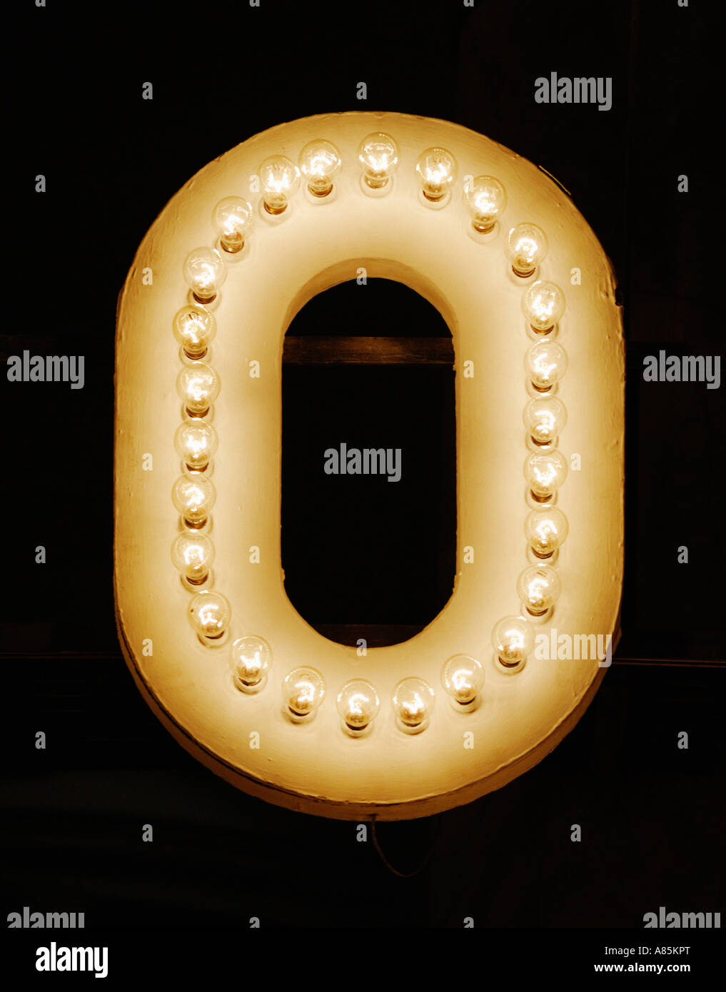 Chiffre 0 LETTRE ALPHABET O figure au néon Banque D'Images