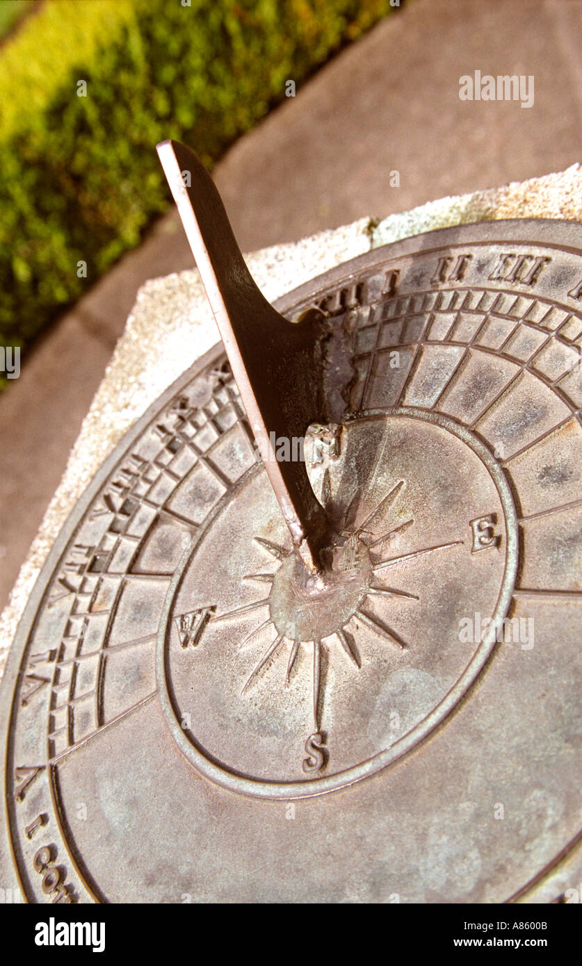 Horloge du soleil au jardin public Banque D'Images