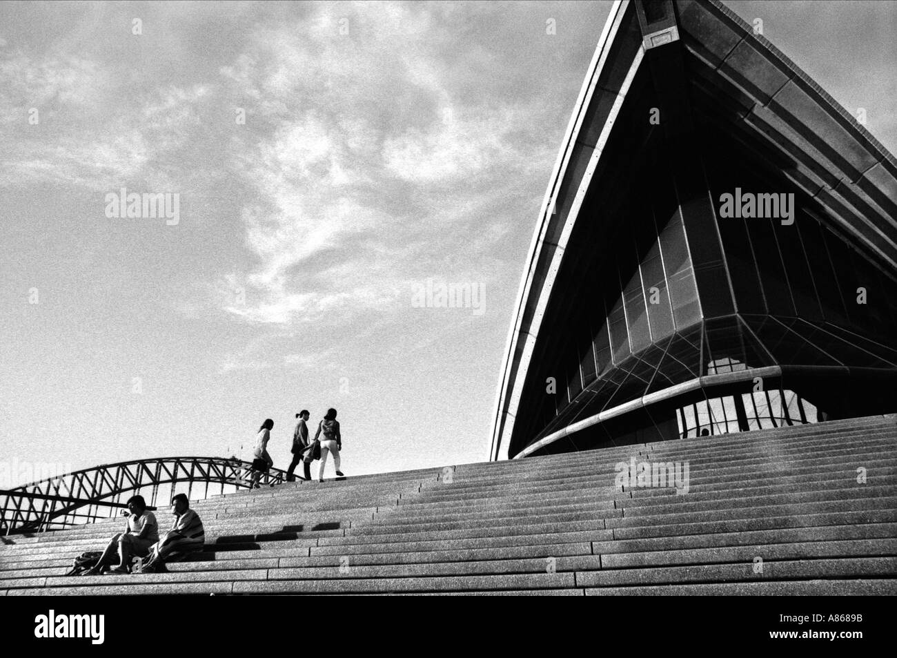 Étapes de l'Opéra de Sydney et le Harbour Bridge Noir Blanc Banque D'Images