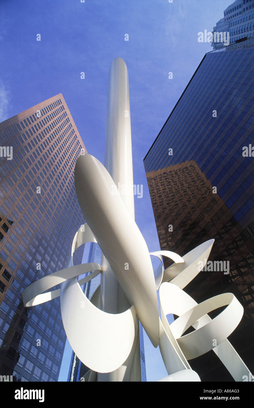 La sculpture moderne "Ulysse" au milieu des gratte-ciel dans le centre-ville de Los Angeles Civic Center Banque D'Images