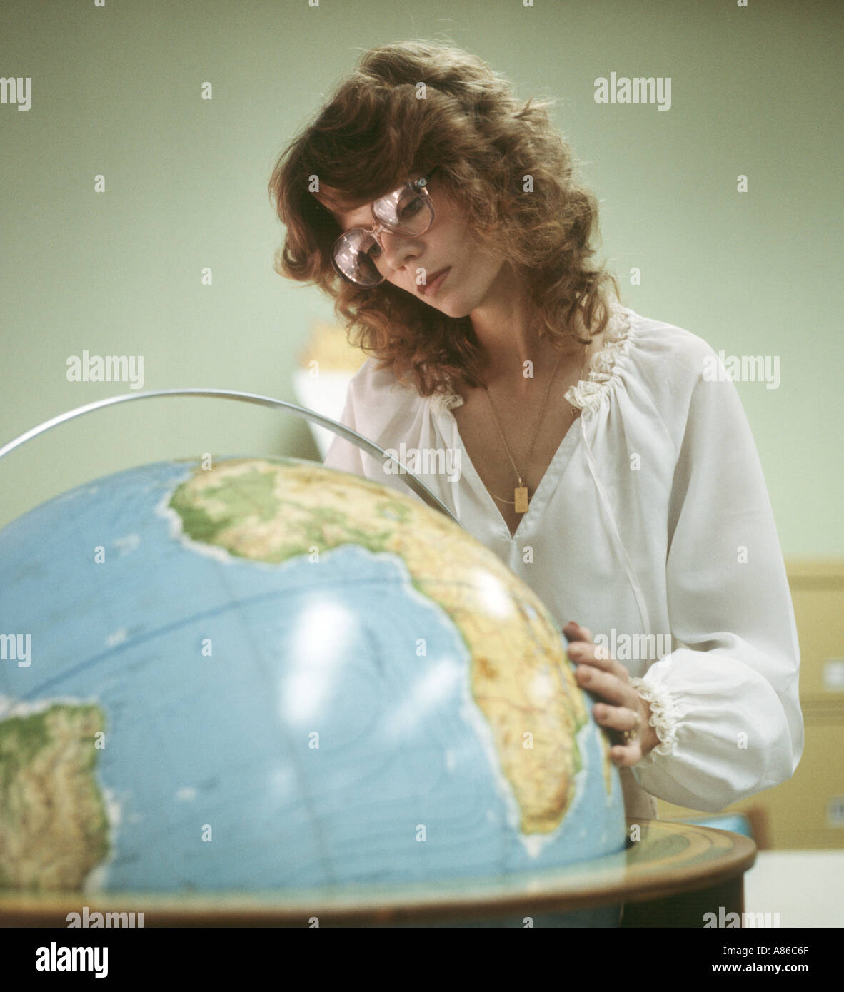 L'étude de grand monde bibliothécaire femme Banque D'Images