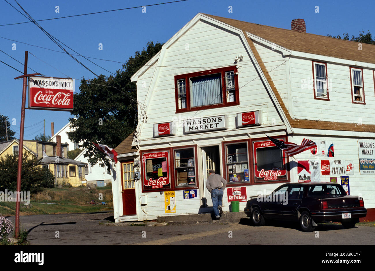United States USA Maine Lubec Maisons coca cola Banque D'Images