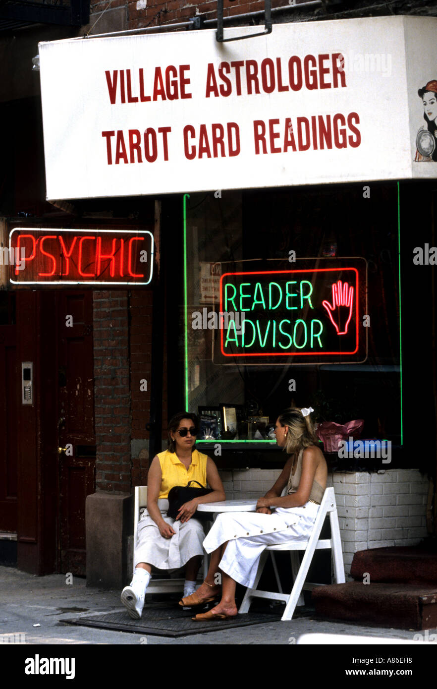 New York Manhattan Greenwich Village Soho lectures de cartes de tarot astrologue conseiller lecteur psychique Banque D'Images