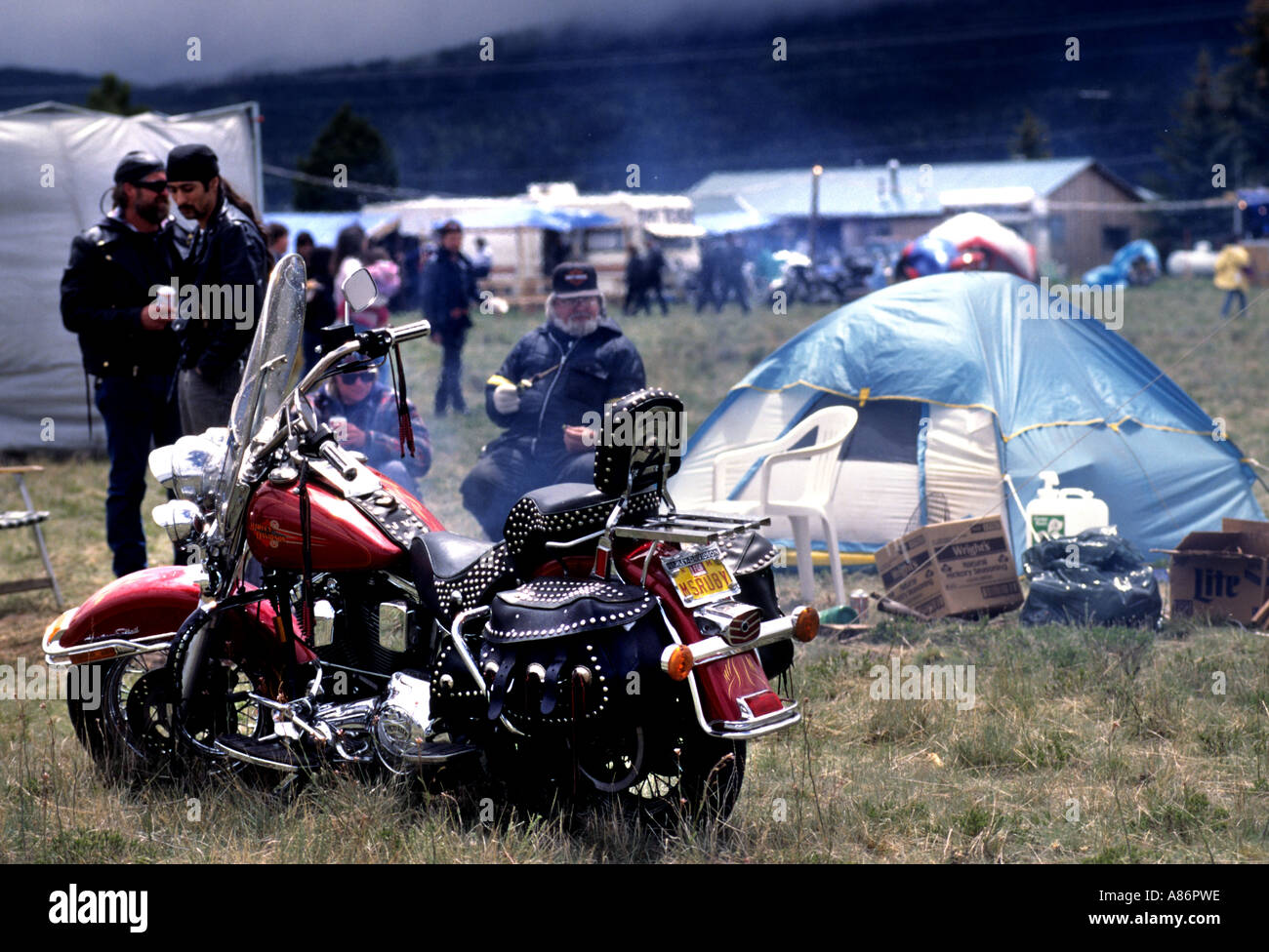Les gens de moto moto Harley Davidson biker tente de camping Banque D'Images