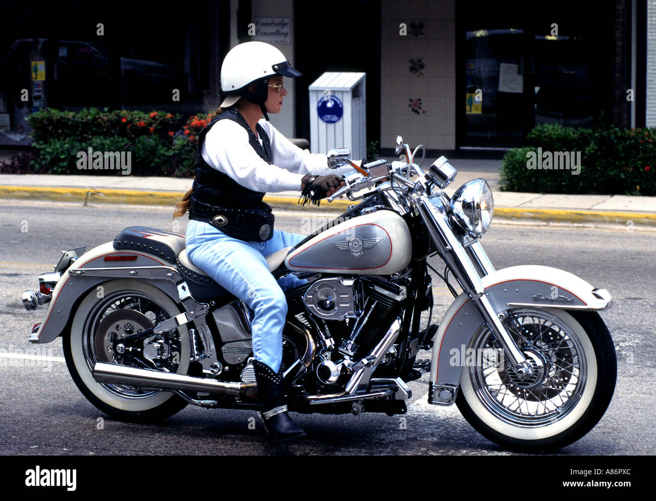 Les gens de moto moto Harley Davidson biker femme Banque D'Images