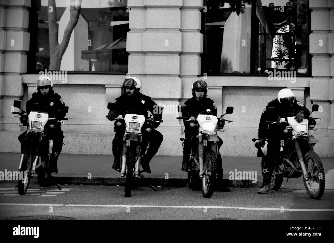 Les agents de police sur des motos Banque D'Images