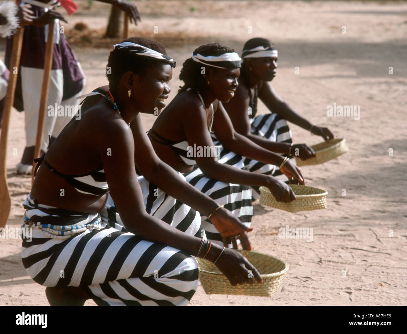 Des danseurs traditionnels, la Gambie, Afrique de l'Ouest Banque D'Images