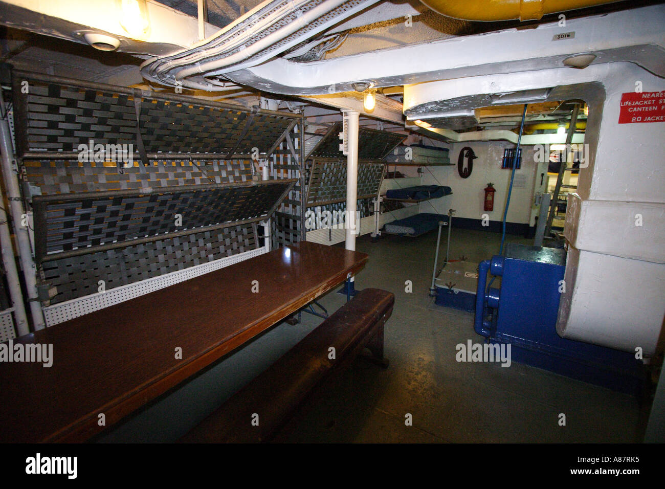 HMAS DIAMANTINA RIVER CLASS FRIGATE AMARRÉE À BRISBANE QUEENSLAND MARITIME MUSEUM BAPDB6660 HORIZONTAL Banque D'Images