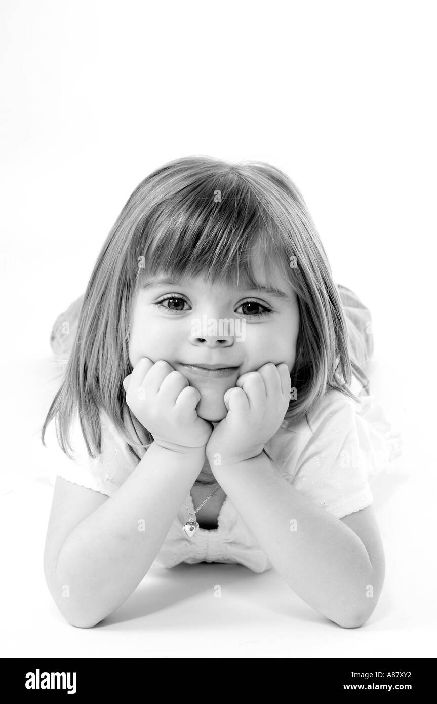 Mignon, kid, sourire, l'innocence, heureux, laïcs, mensonge, portant, sur, marbre, fille, enfant, Daydream, cutey, daydreamer, rêverie, Banque D'Images