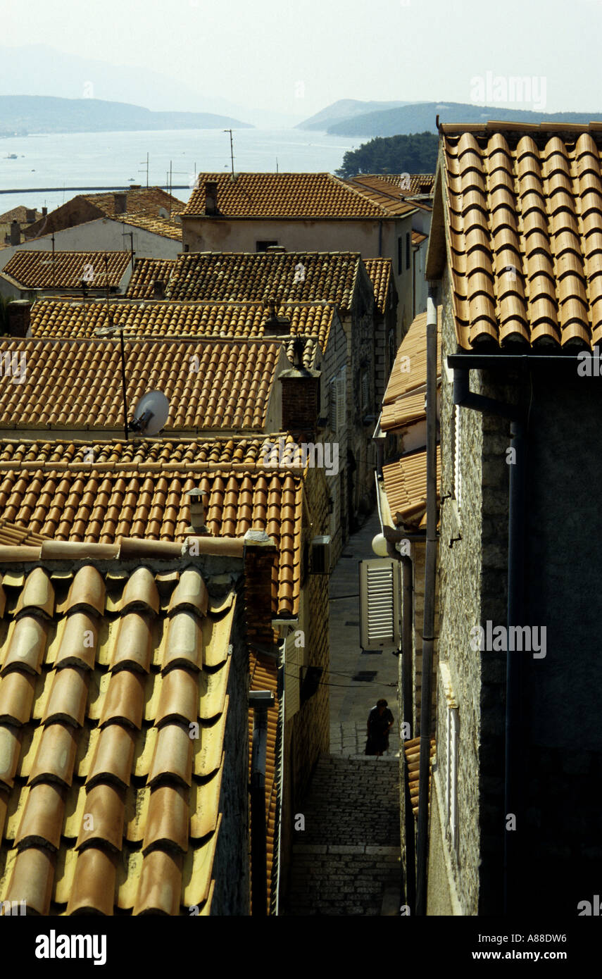 Marcher dans les rues de la ville de Rab, Rab, Croatie Banque D'Images