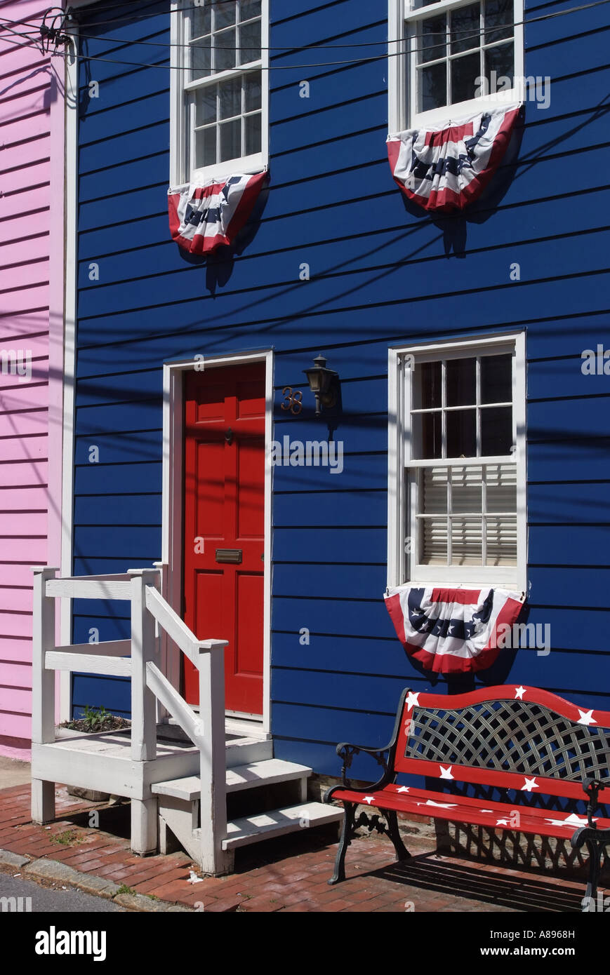 Un affichage de couleurs patriotiques et bruants sur une maison dans la région de Annapolis MD Banque D'Images