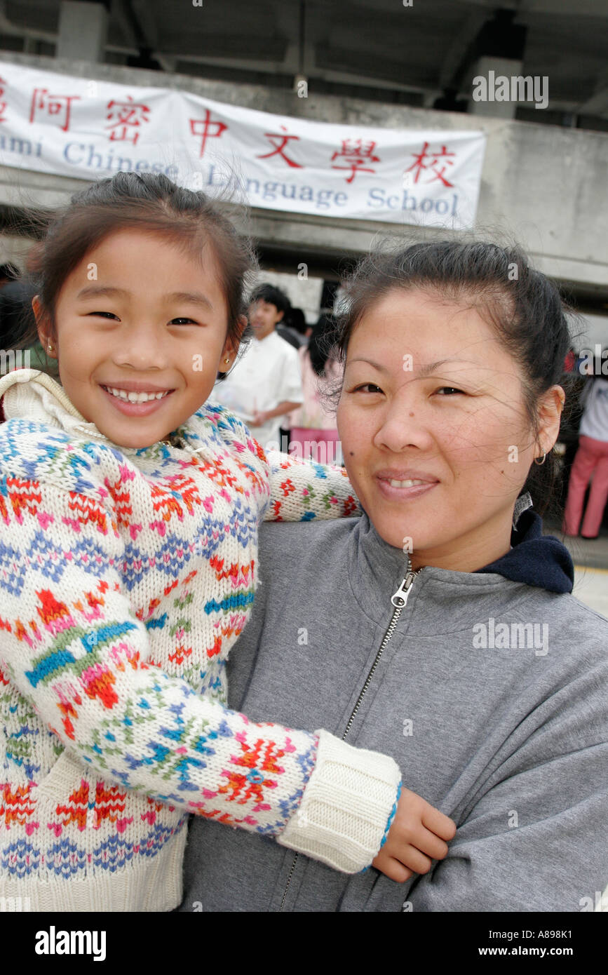 Miami Florida Kendall, Miami Dade College, école, campus, Festival du nouvel an chinois, festivals, célébration, foire, mère asiatique, maman, femmes adultes Banque D'Images