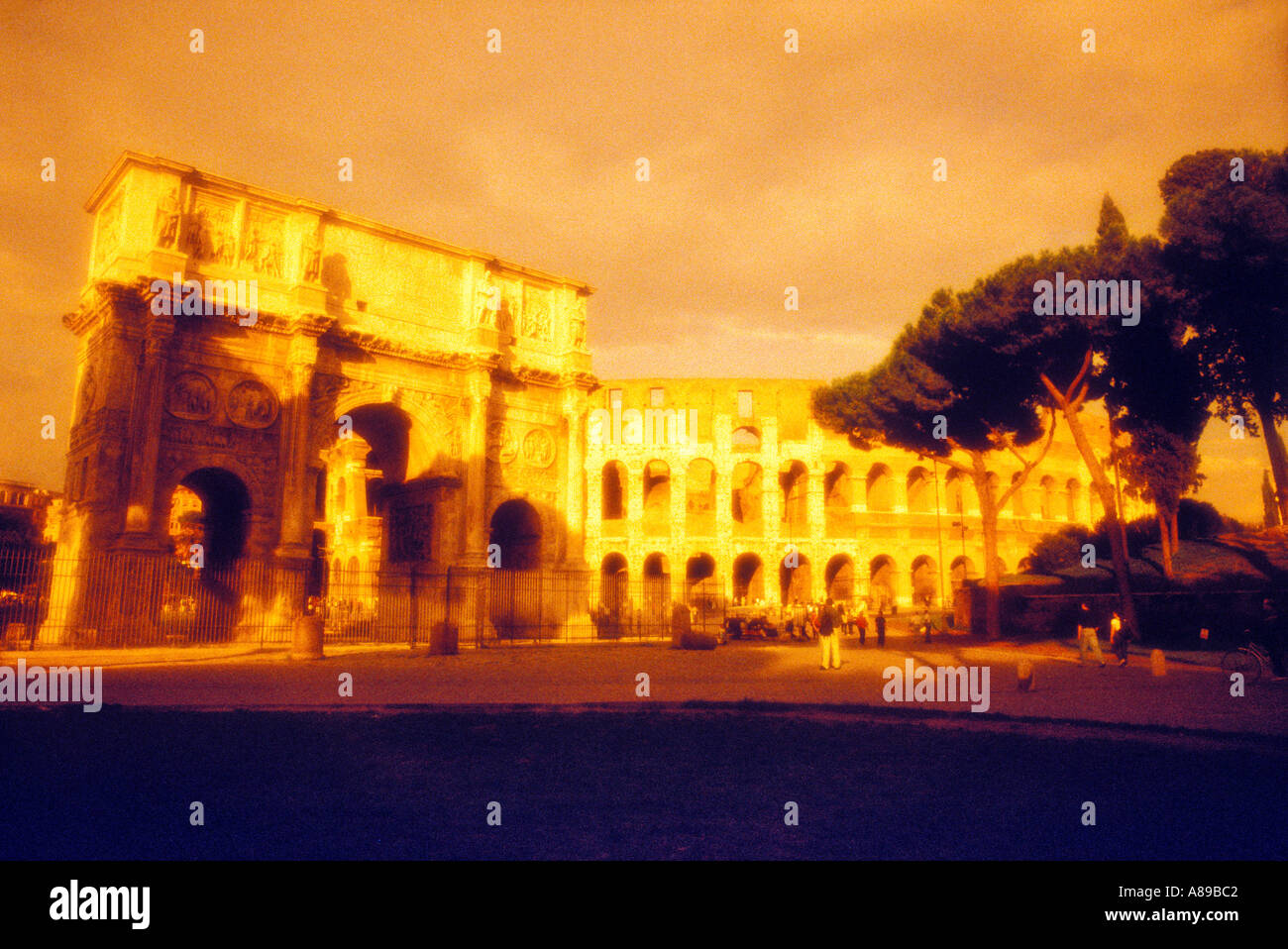 Italie Rome l'Arc de Constantin et le Colisée 315 AD 72 AD Banque D'Images