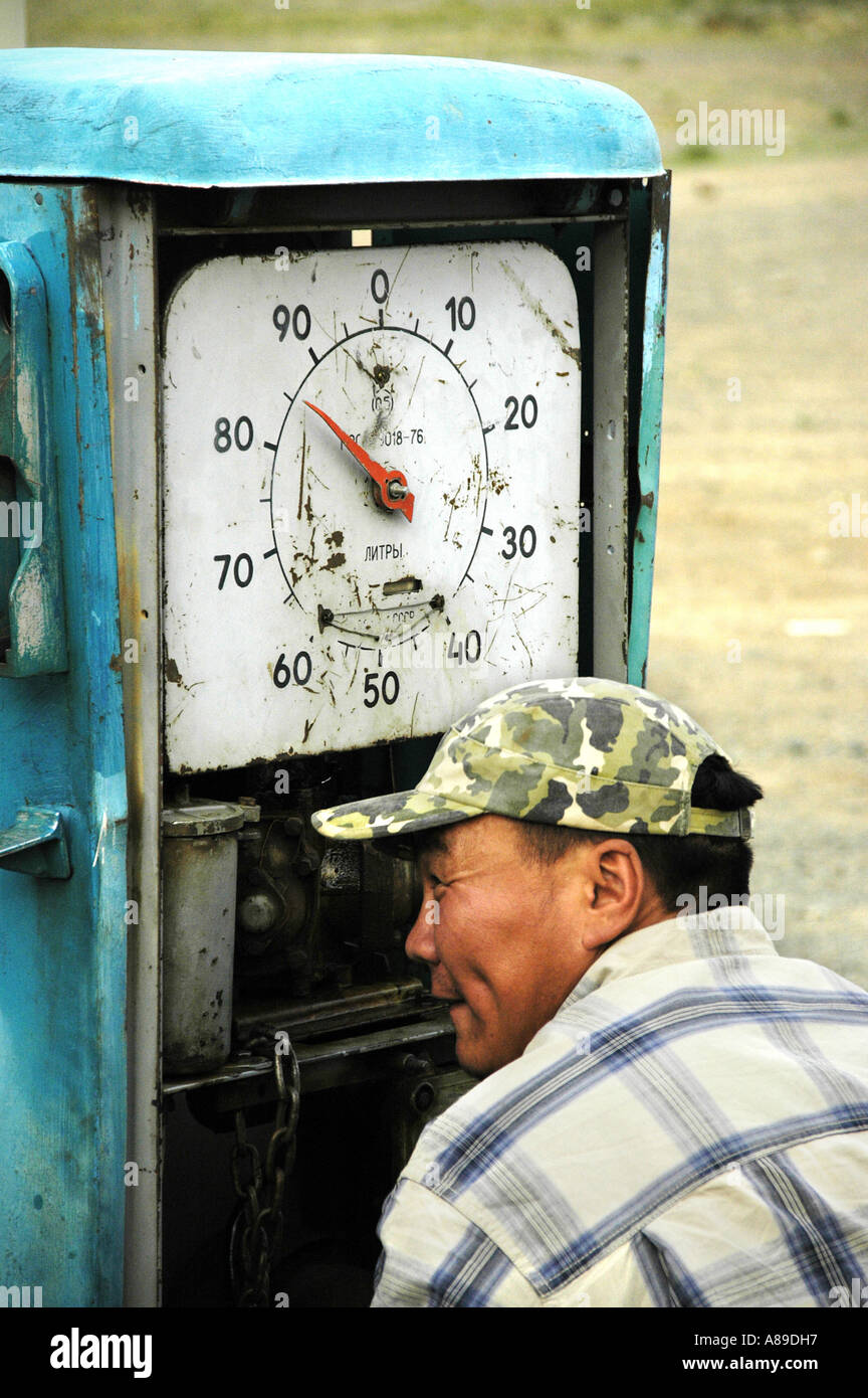 Station de gaz à l'aide des Mongols à la station de pompage de la Mongolie Banque D'Images