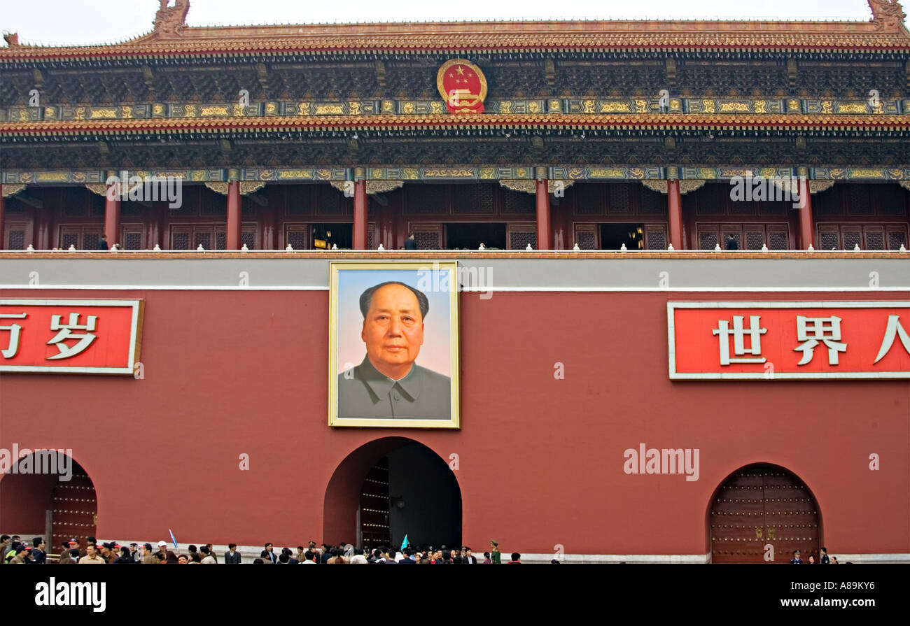 Chine Pékin portrait géant de Mao Zedong au-dessus de la Place Tiananmen Gate Banque D'Images