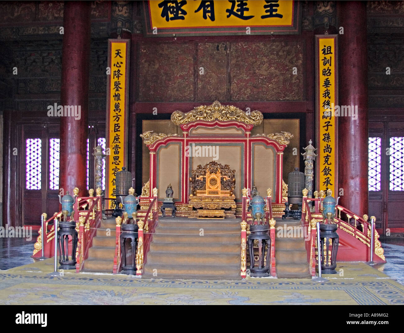 Chine Beijing Dragon trône Longyi richement décorées dans le hall de l'harmonie suprême Banque D'Images