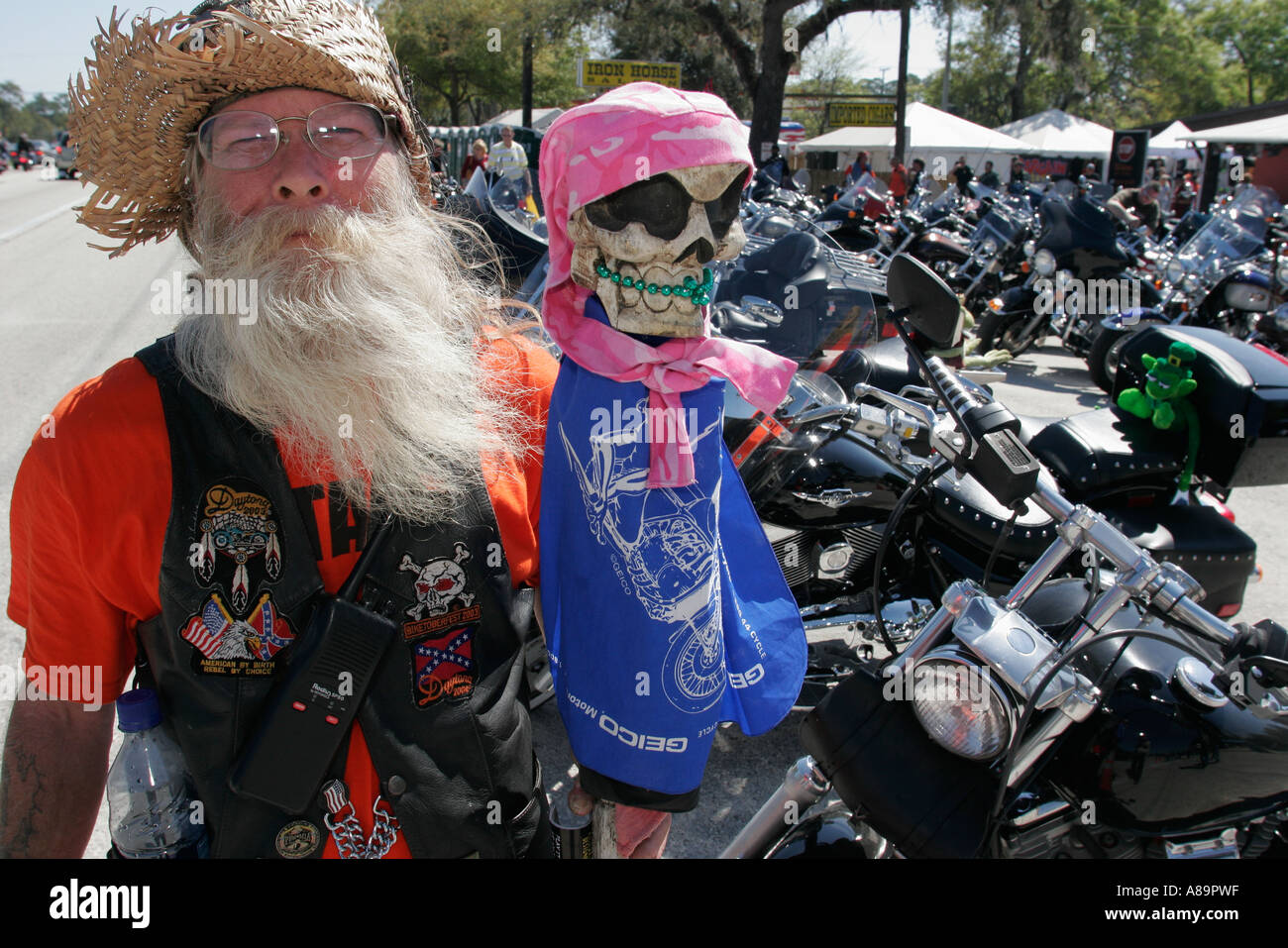 Daytona Beach Florida,US 1,Bike week,moto motos,événement,célébration,annuel,riders,propriétaires,Iron Horse Saloon,White man,mâle,longue barbe,humain s Banque D'Images