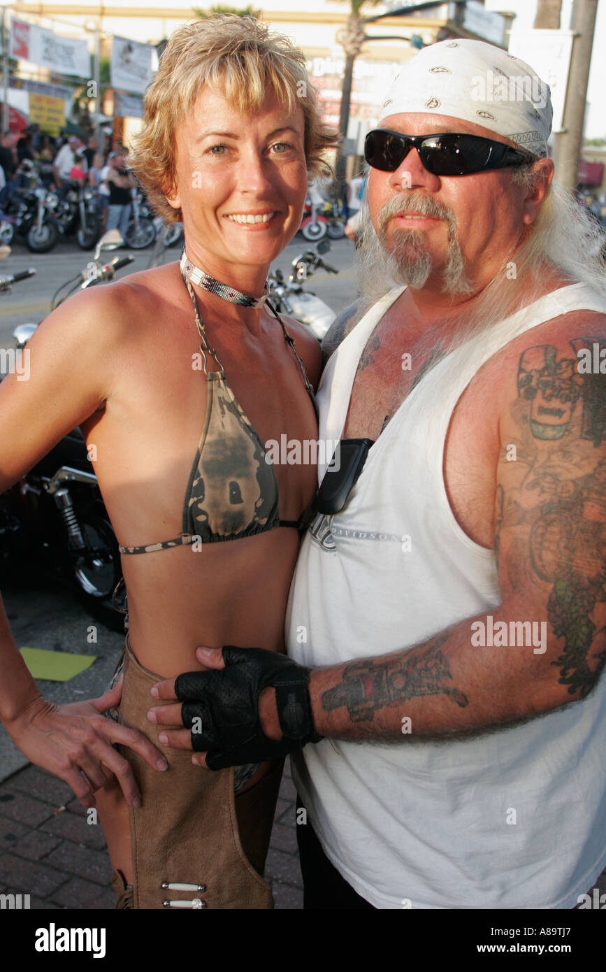 Daytona Beach Florida,main Street,Bike week,moto motos,événement,célébration,annuel,riders,propriétaires,couple  mature,adulte femme femmes femal Photo Stock - Alamy