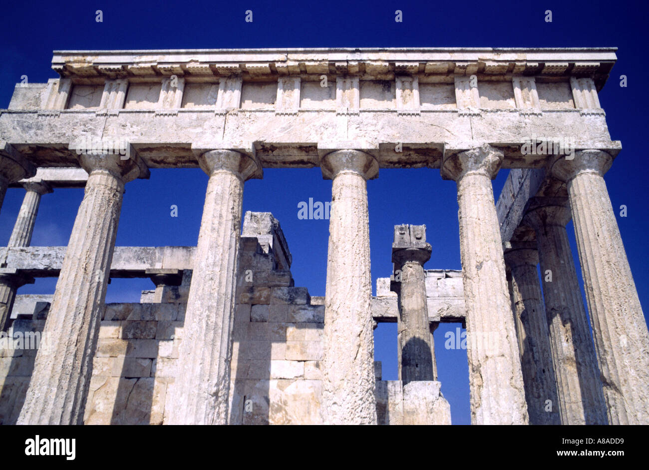 Partie de la temple dorique d'Aphaia sur l'île grecque d'Aegina Banque D'Images