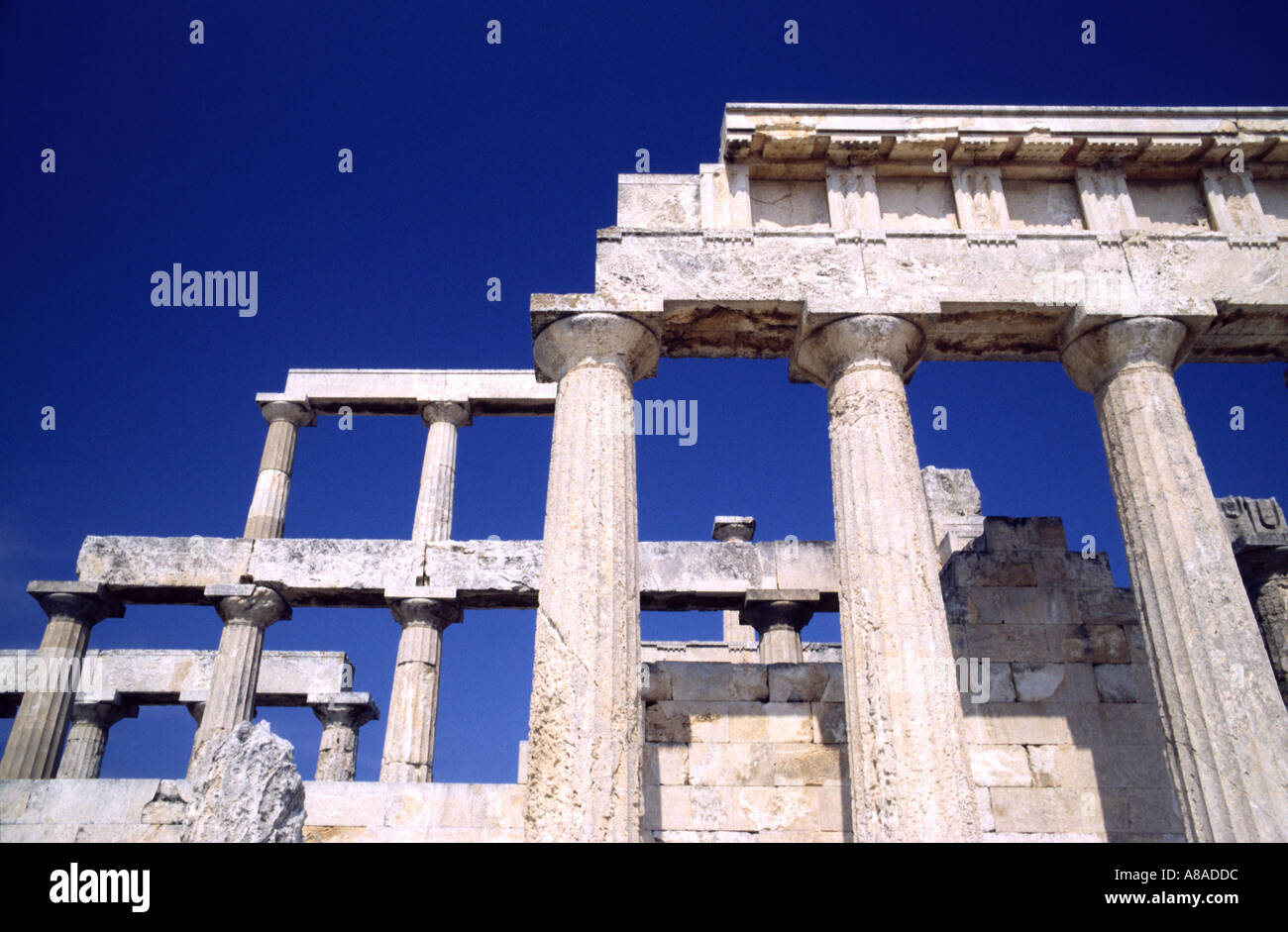 Partie de la temple dorique d'Aphaia sur l'île grecque d'Aegina Banque D'Images