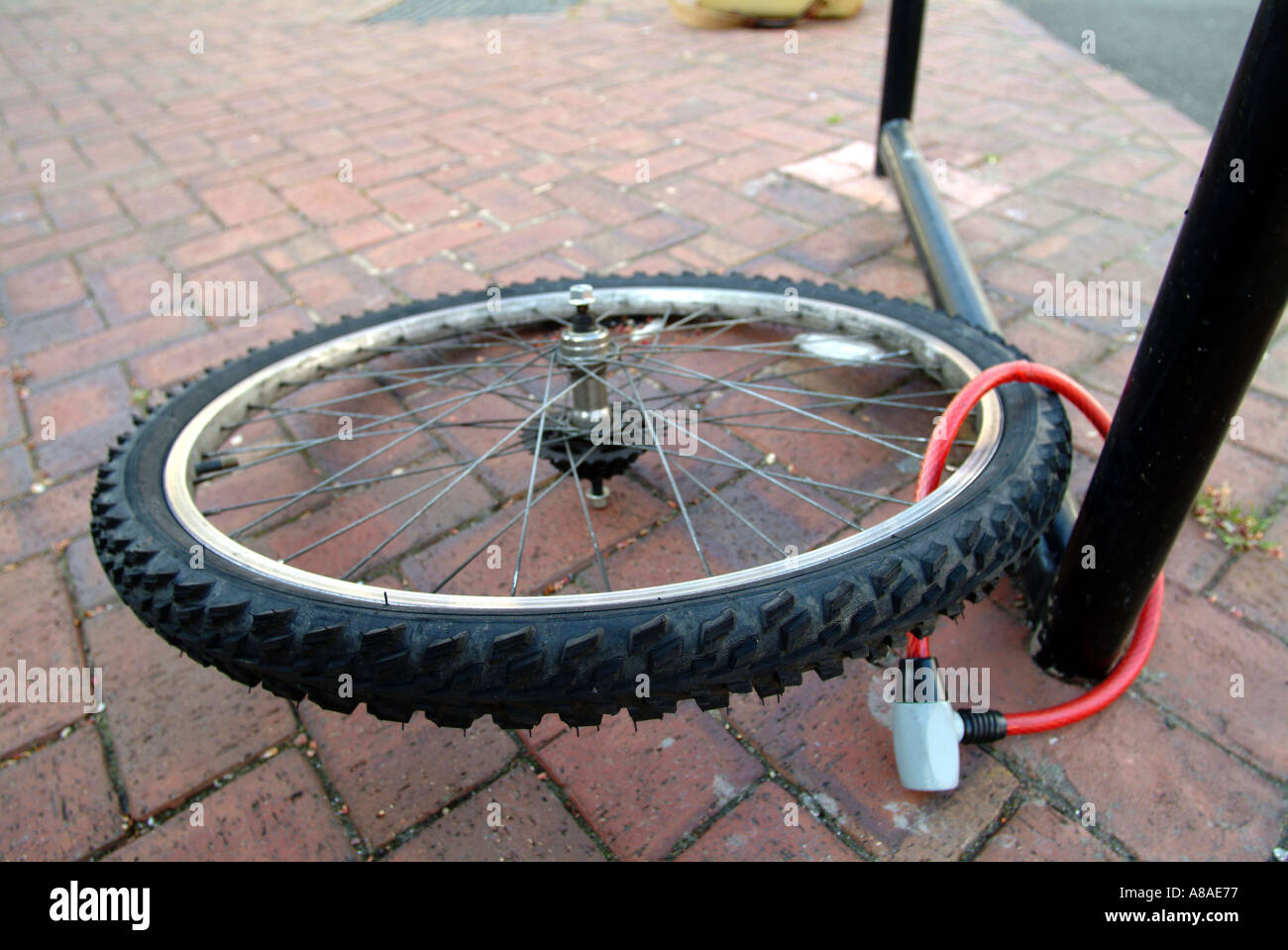 Pédale vélo vélo Vélo volé blocage roue entaillé l'outilsi prises cadenas de vélo de montagne crime cadenassé Banque D'Images
