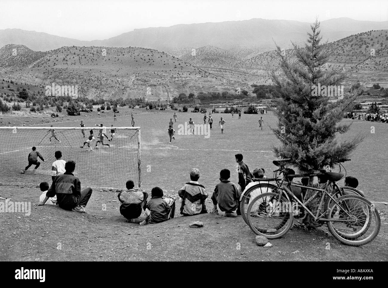 Match de football dans la vallée de l'Aït Bou Guemes Maroc Banque D'Images