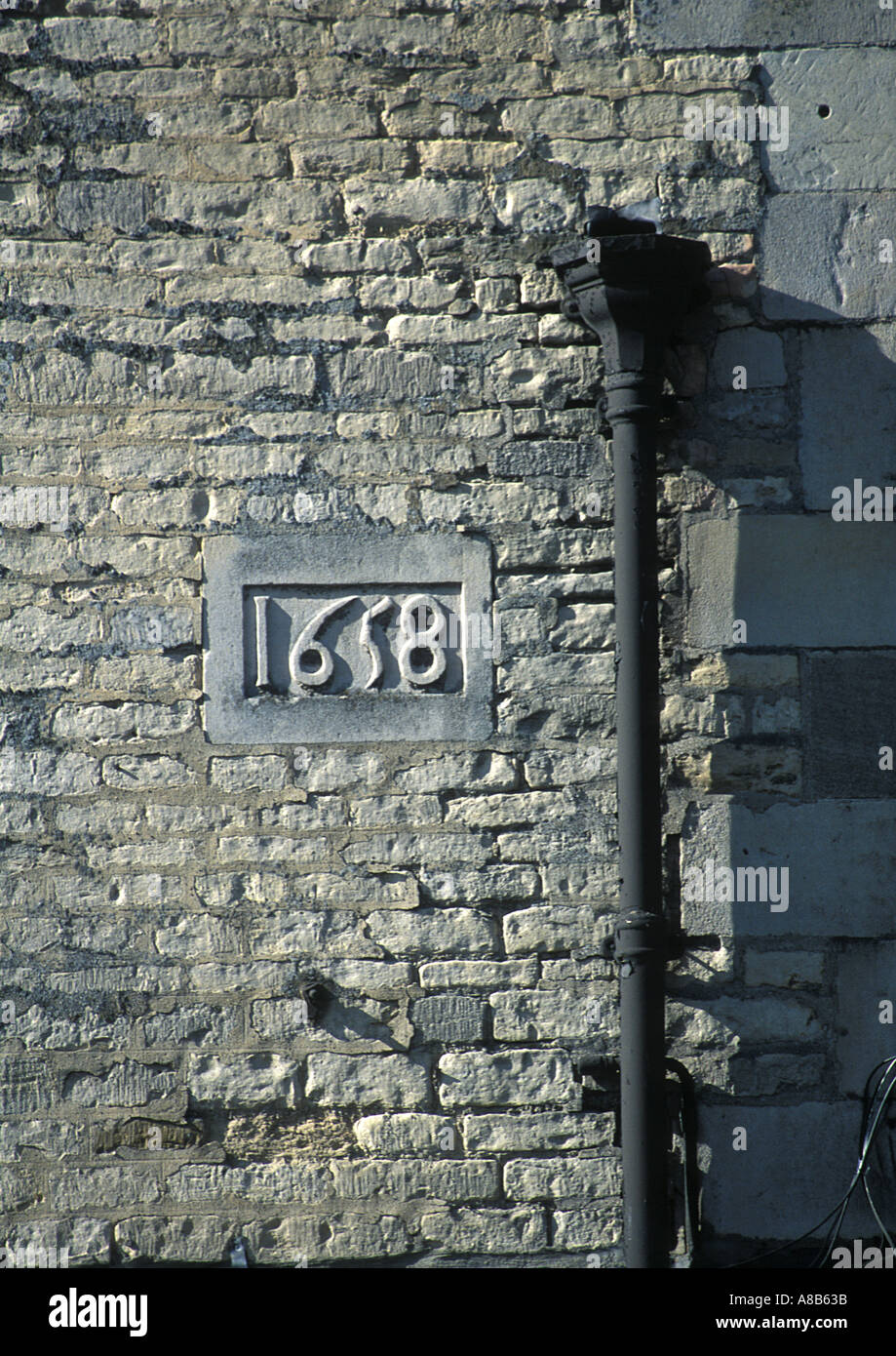 Bâtiment avec datestone 1658 inséré trouvé sur Saint Mary s Hill Stamford Lincolnshire Banque D'Images