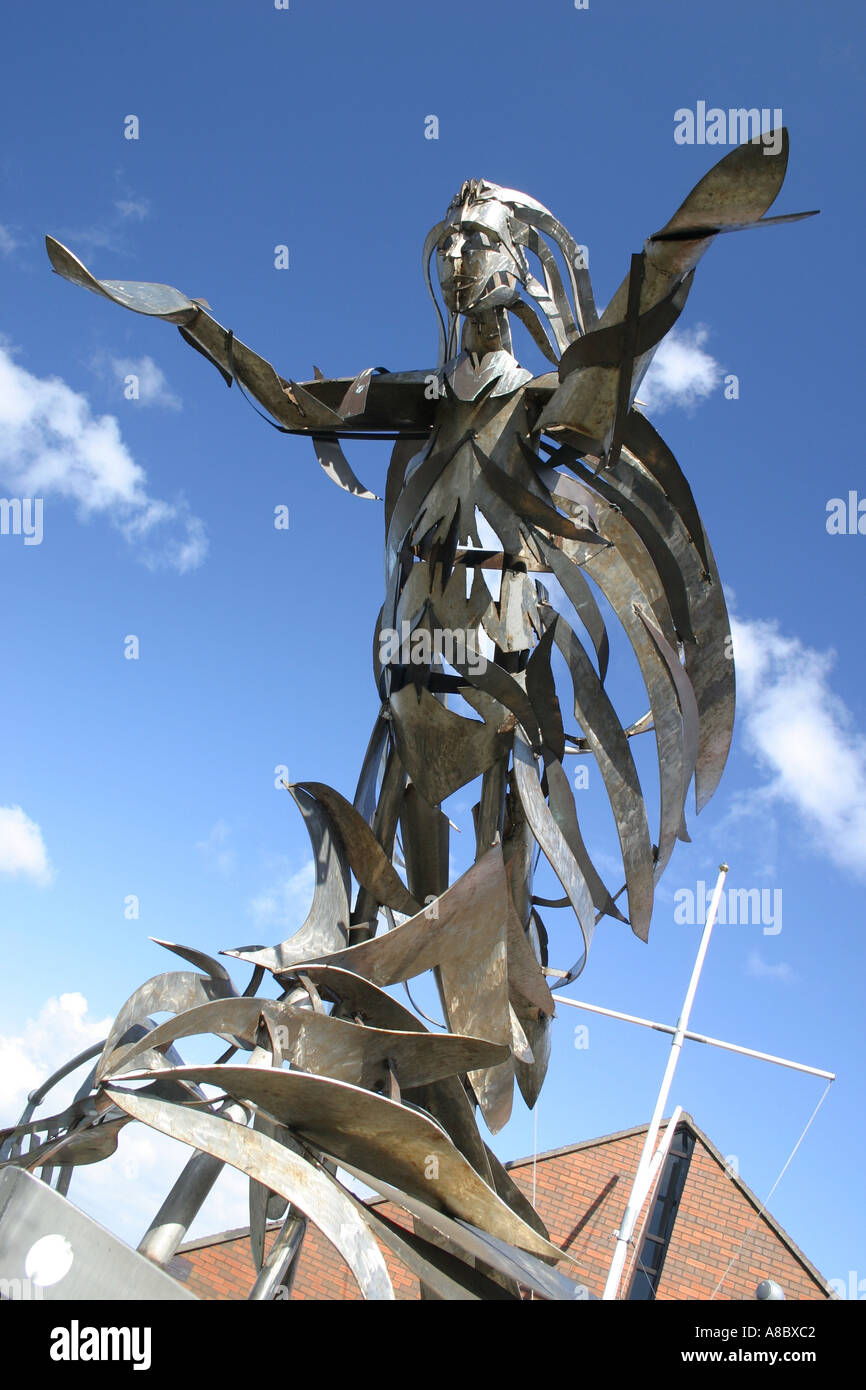 Le battant à l'extérieur de la sculpture Ange Mission to Seafarers, Belfast, en Irlande du Nord Banque D'Images