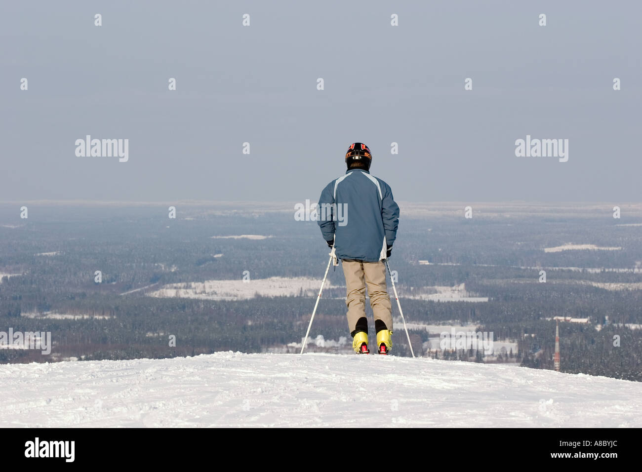 Au skieur haut de la colline Banque D'Images