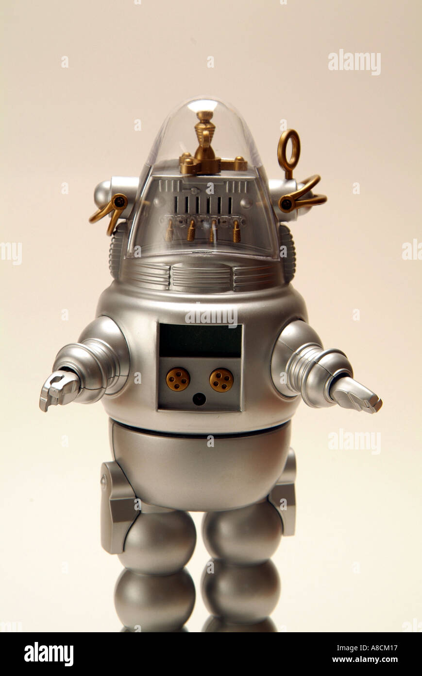 Jouet en plastique de l'enfant robot dans le style futuriste de Robby le Robot de Planète interdite film Banque D'Images