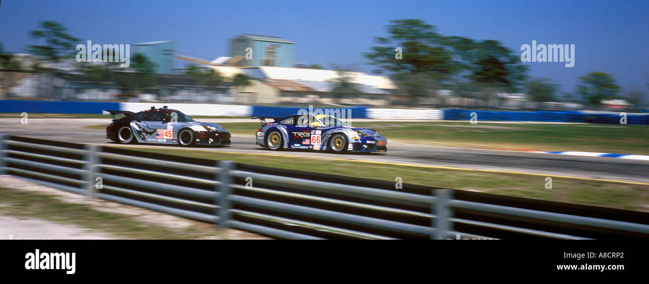 Des voitures de course en compétition dans la 53e édition de 12 heures de Sebring course de voiture de sport à Sebring Sebring International Raceway en Floride Banque D'Images