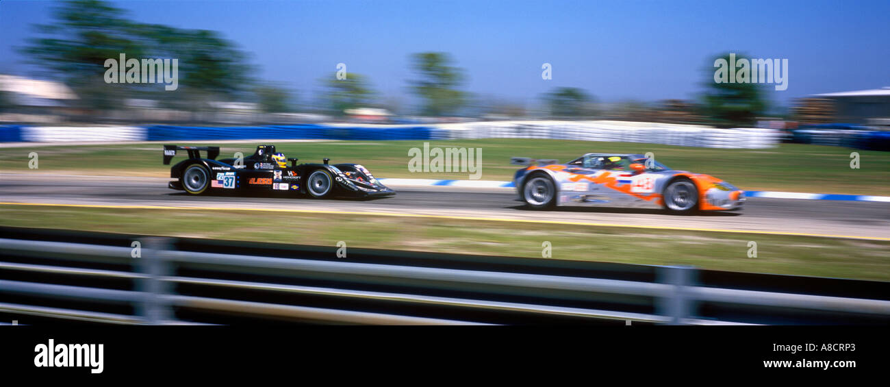 Des voitures de course en compétition dans la 53e édition de 12 heures de Sebring course de voiture de sport à Sebring Sebring International Raceway en Floride Banque D'Images