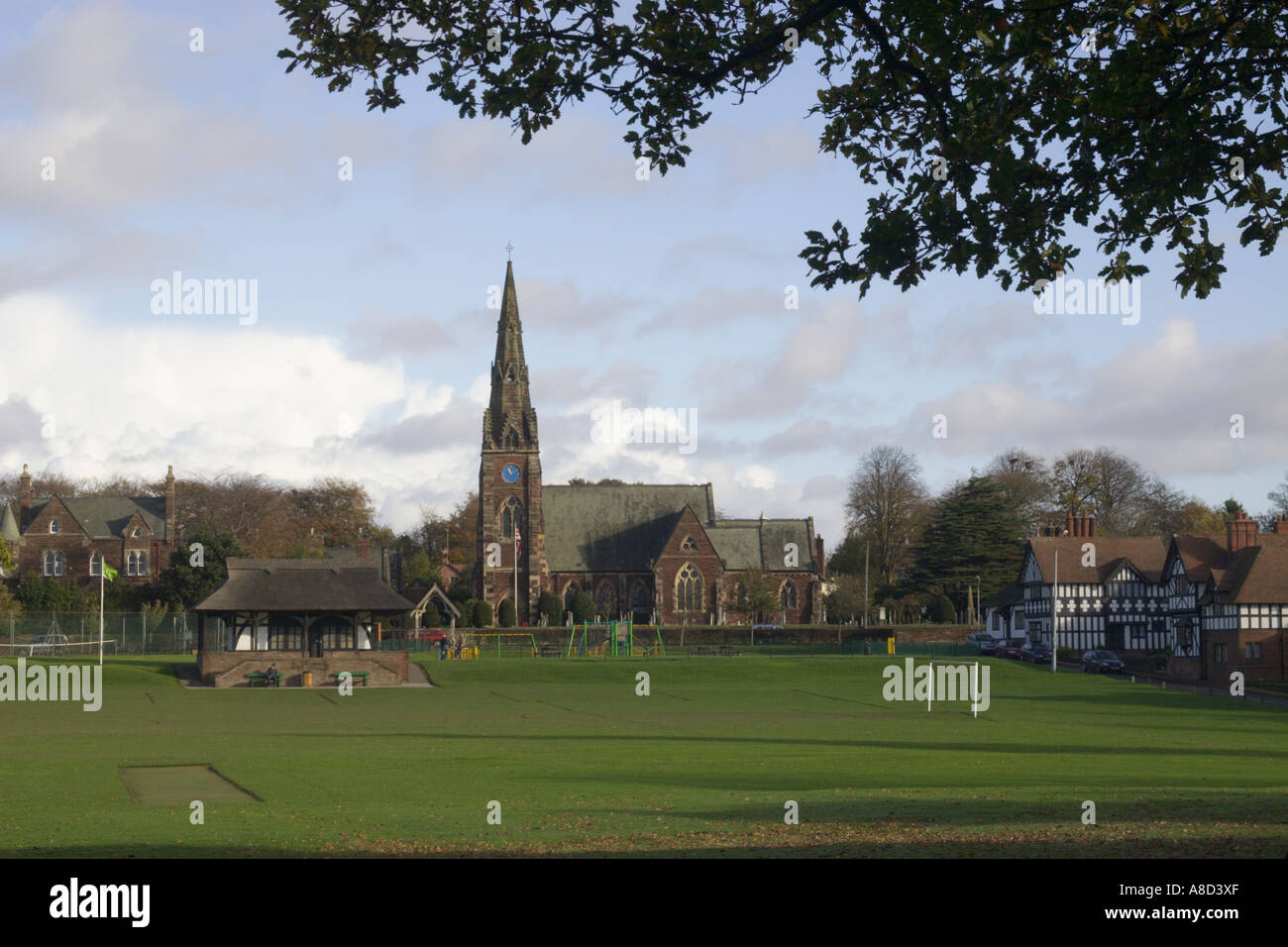 Village Green, Thornton Hough, Wirral Banque D'Images