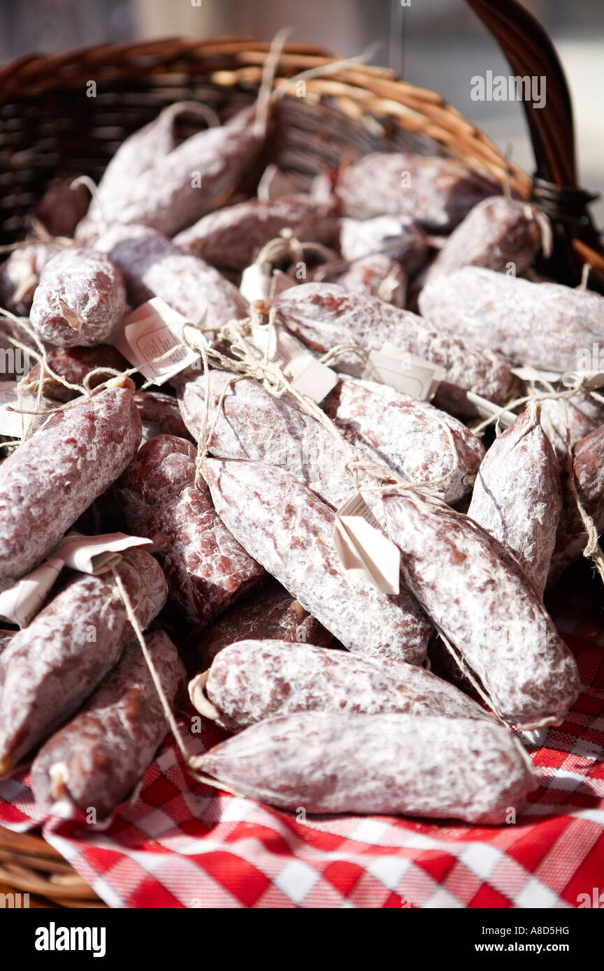 La pancetta en rouleaux pour la vente à un marché continental Banque D'Images