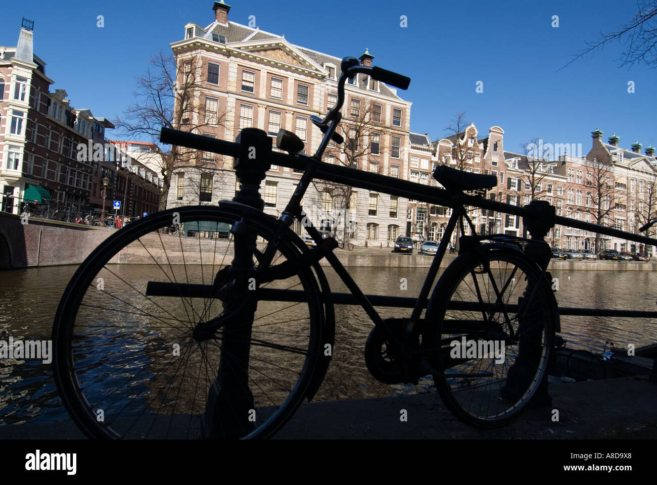 Location et de belles maisons anciennes le long de canal dans le quartier de Grachtengordel central Amsterdam Pays-Bas Banque D'Images