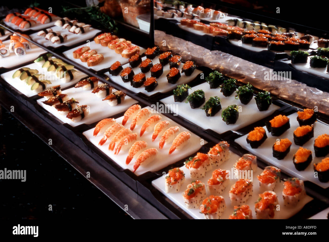 Buffet Oriental sur sushi Photo Stock - Alamy
