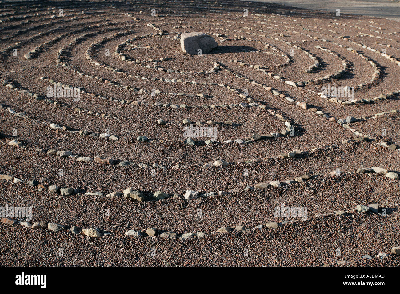 Un labyrinthe de pierre d'après la nation Tohono O'odham design indien l'homme dans le labyrinthe le rocher dans le centre représente l'homme Banque D'Images