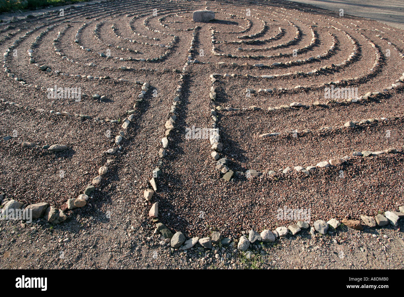 Un labyrinthe de pierre d'après la nation Tohono O'odham design indien l'homme dans le labyrinthe le rocher dans le centre représente l'homme Banque D'Images