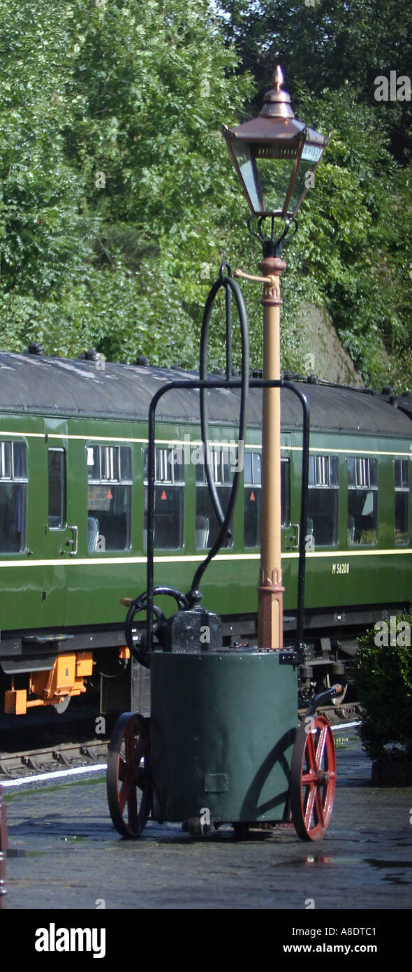 Severn Valley Railway l'eau pompe à main panier Banque D'Images