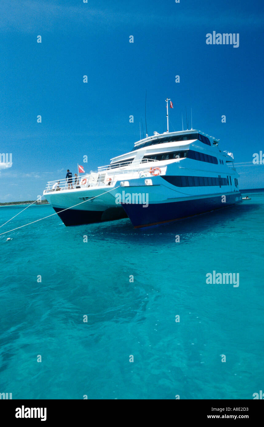 L'Aquacat vivre à bord de luxe catamaran de 31 mètres fonctionne grâce à un séjour plongée croisières dans la tribu Bahamas Exuma Banque D'Images