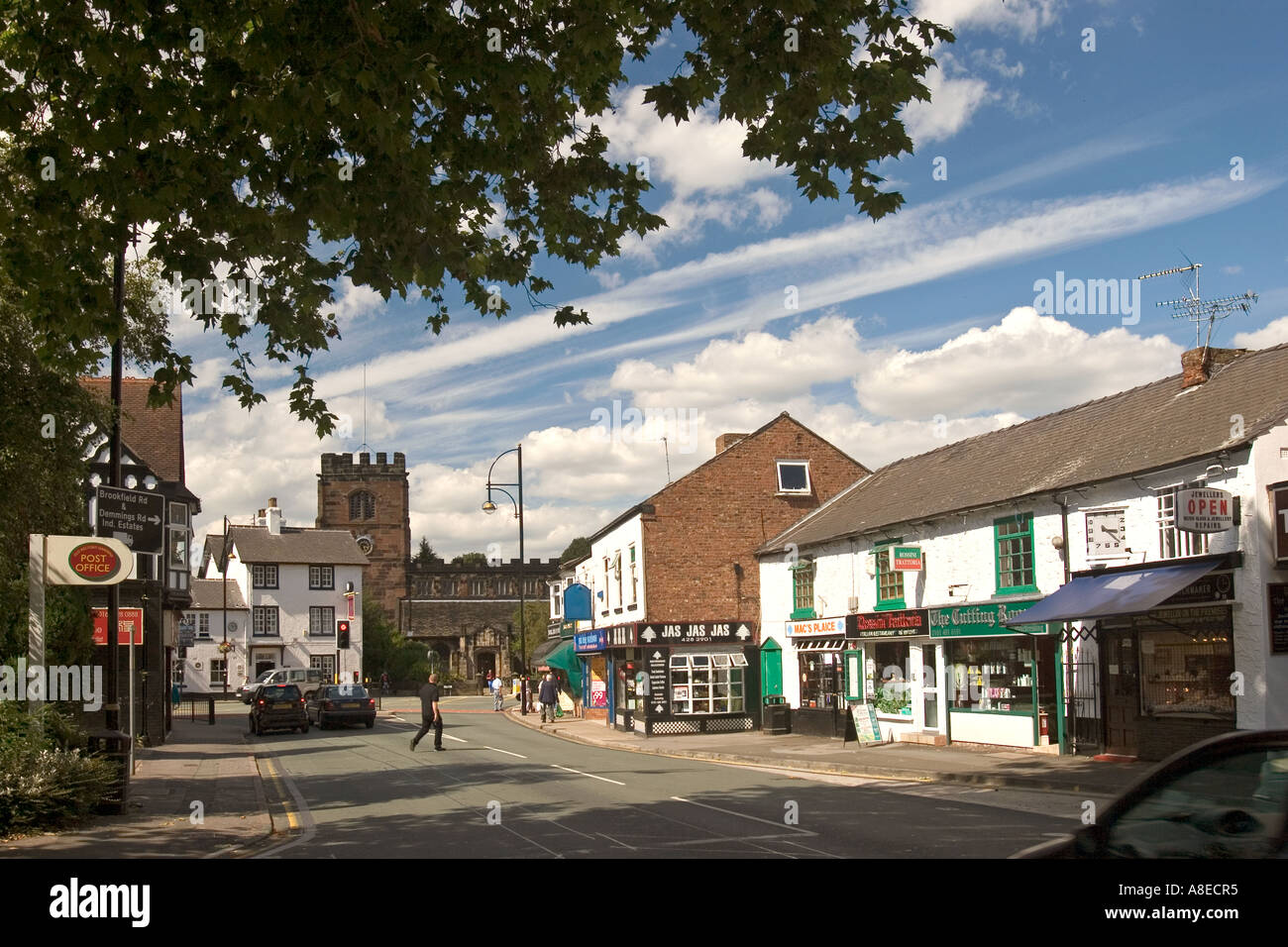 Stockport Cheshire village Cheadle center Wilmslow Road et St Mary's Church Banque D'Images