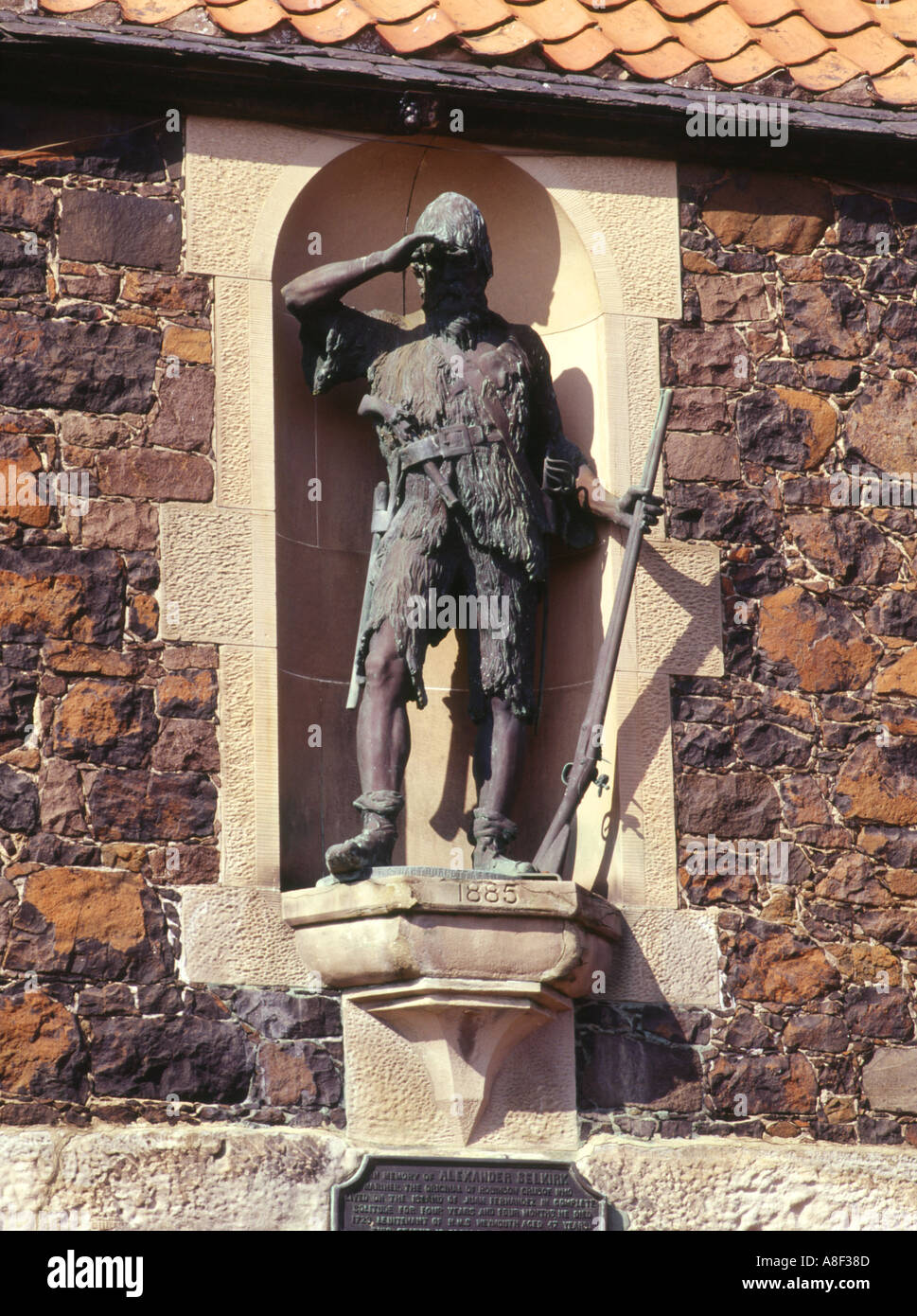 William FIFE LARGO INFÉRIEUR dh Defoe chambre statue monument Alexander Robinson Crusoé selkirk Banque D'Images