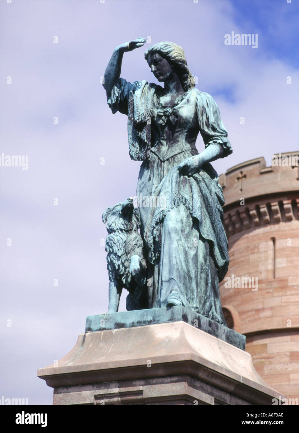 dh Flora MacDonalds statue INVERNESS INVERNESSSHIRE Historique jacobite macdonald monument 1745 rébellion héroïque écossaise monuments écossais Banque D'Images
