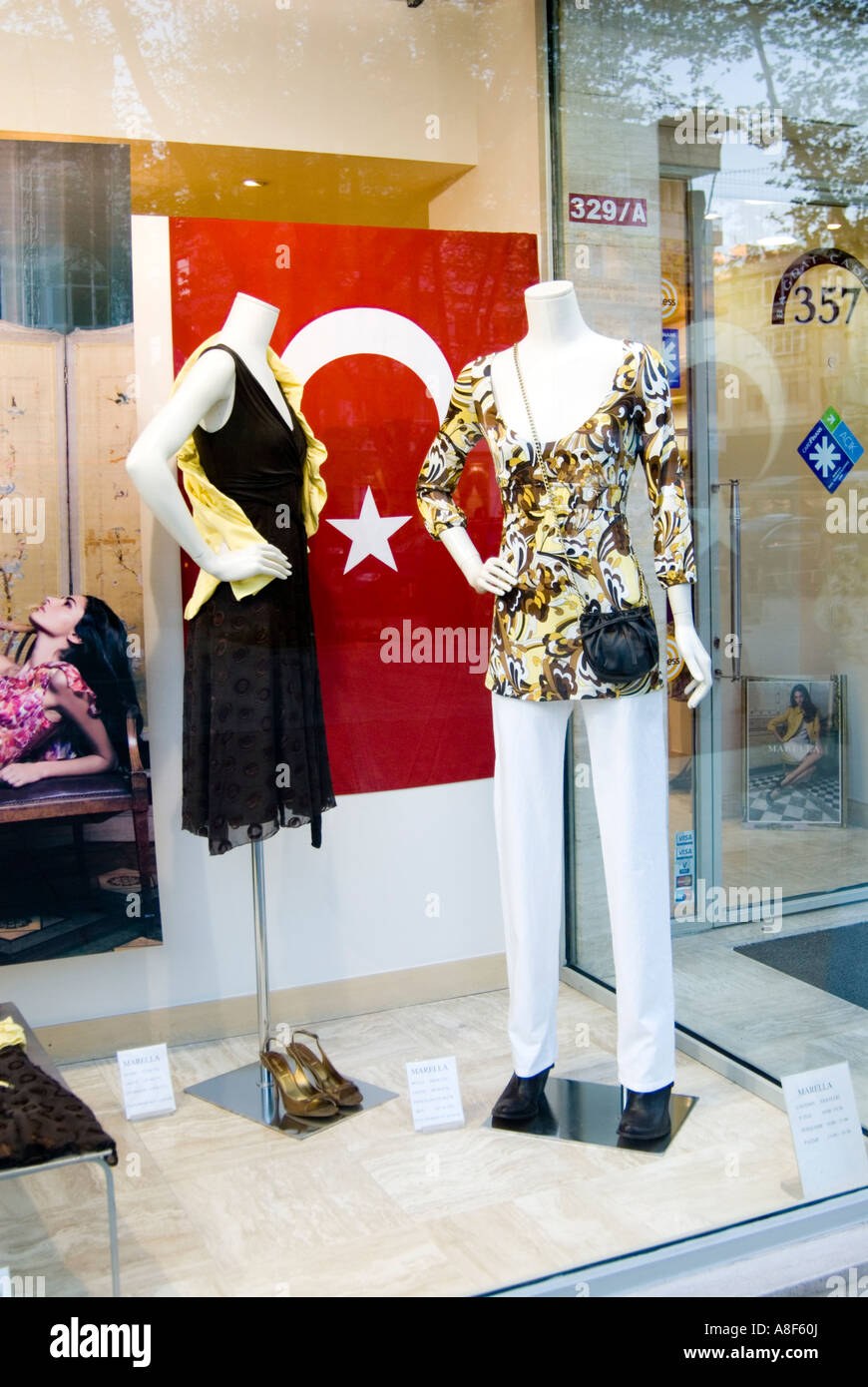 Magasin de vêtements à côté de l'Asie sur Bagdat Caddesi Istanbul Turquie  Photo Stock - Alamy