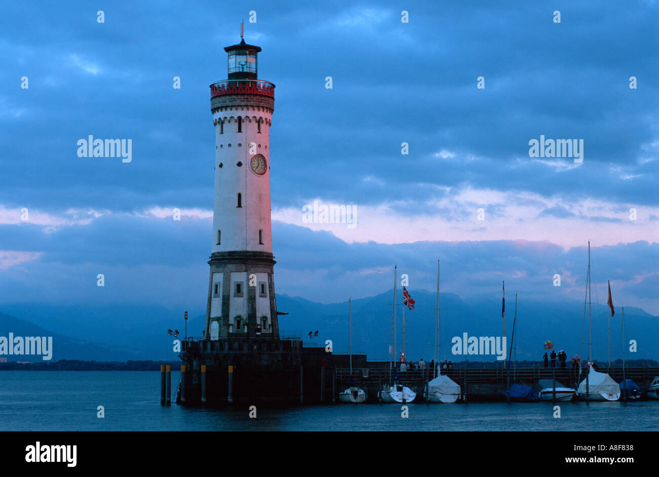Le port de Lindau phare au coucher du soleil, le lac de Constance (Bodensee) port Bavaria Allemagne Banque D'Images