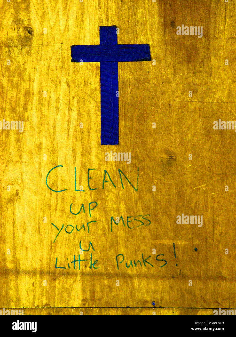 Graffitti London UK près de la Tour de Londres Banque D'Images