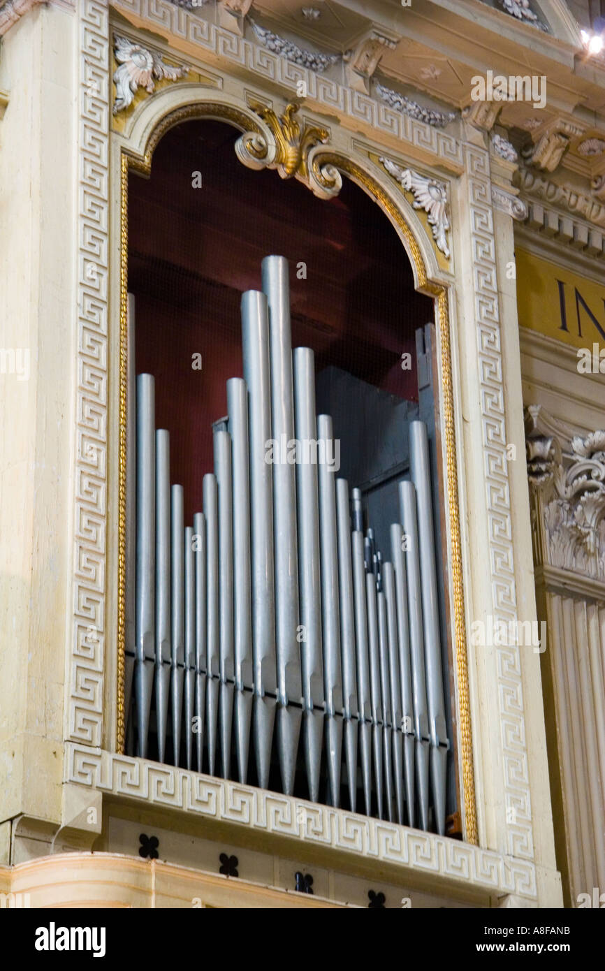 Porte, vitraux, orgue, musique, instrument, l'église, à l'intérieur, les croyants, la religion, les prières Banque D'Images